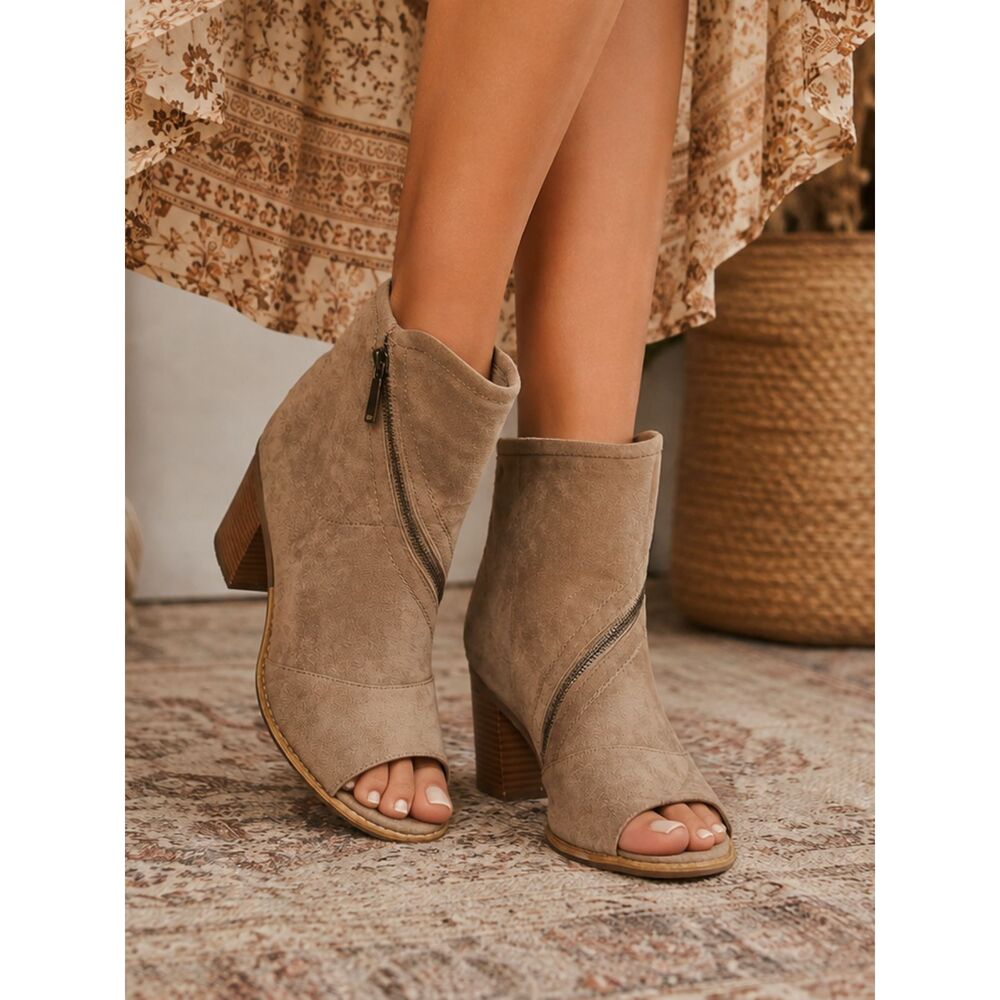 White Mountain Dara Peep Toe Ankle Bootie Shoes Beige Block Heel 9.5M